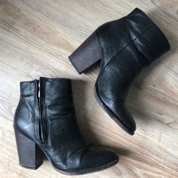 Urban Outfitter Black Leather Bootie - Picture 2 of 9